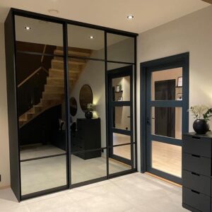 garderobe med masse plass